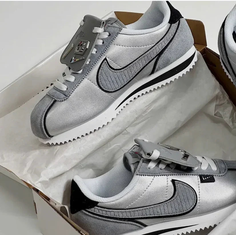 Nike Cortez All Petals United en argent métallisé