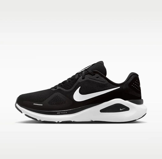 Chaussures de running noir Nike à design graphique RUN