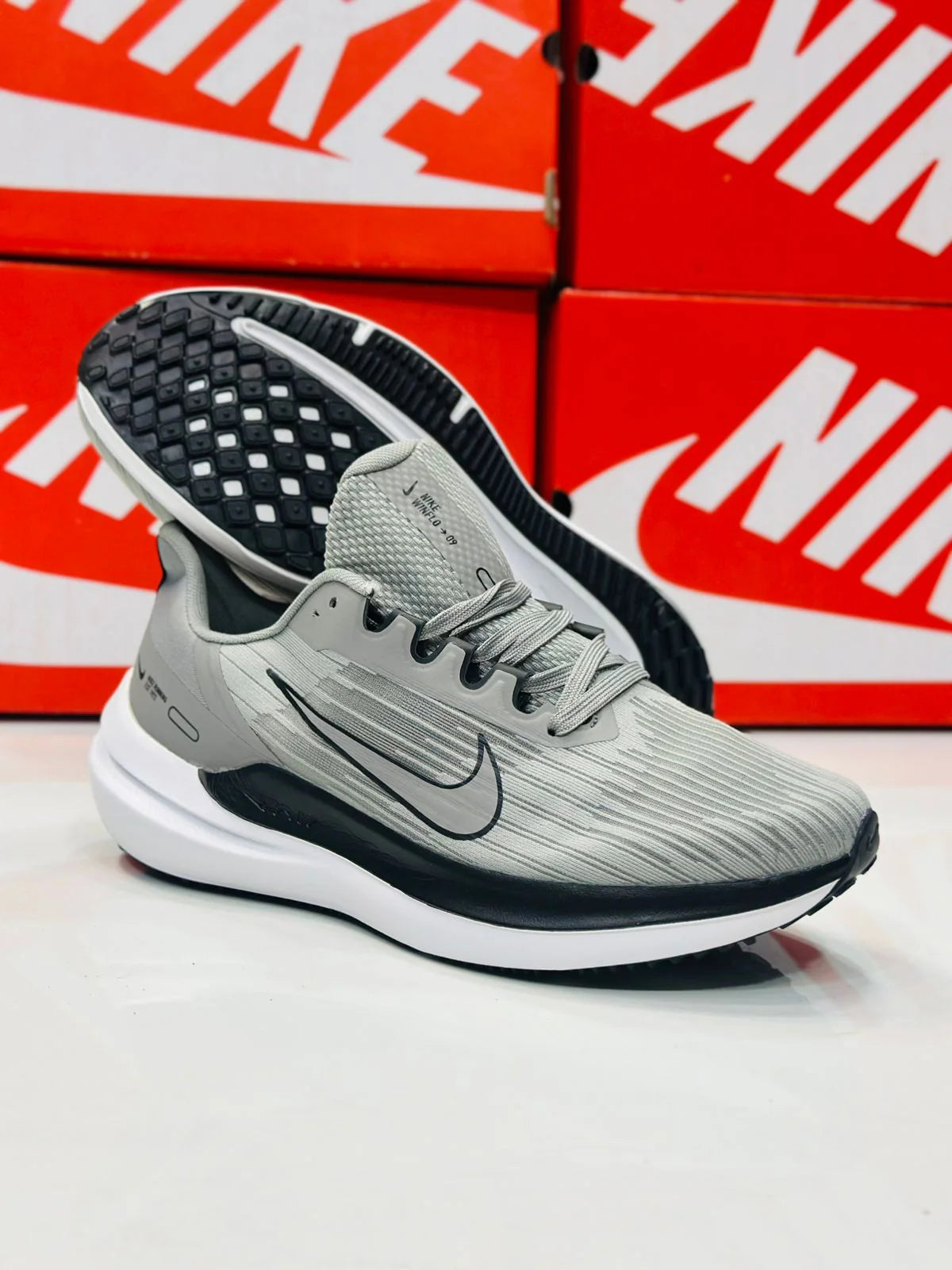 NIKE WINFLO 9 GREY BLACK AND WHITE