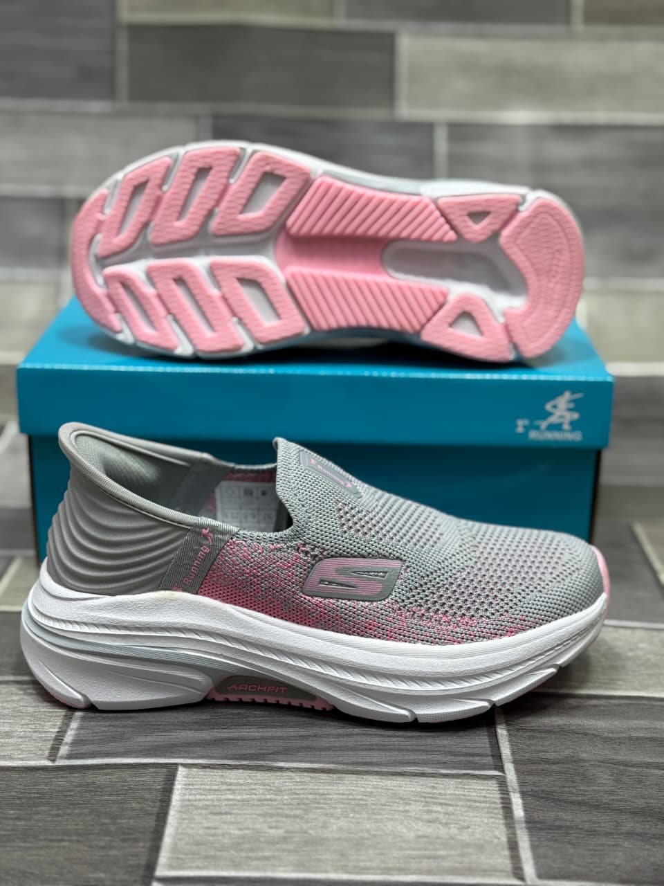 ARCH FIT SLIP ON SKECHERS GRAY WITH PINK