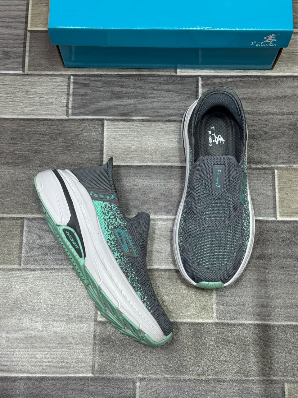 ARCH FIT SLIP ON SKECHERS GRAY