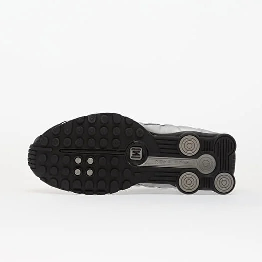 Nike Shox R4 Black White LAlliance Parfaite du Confort et du Style