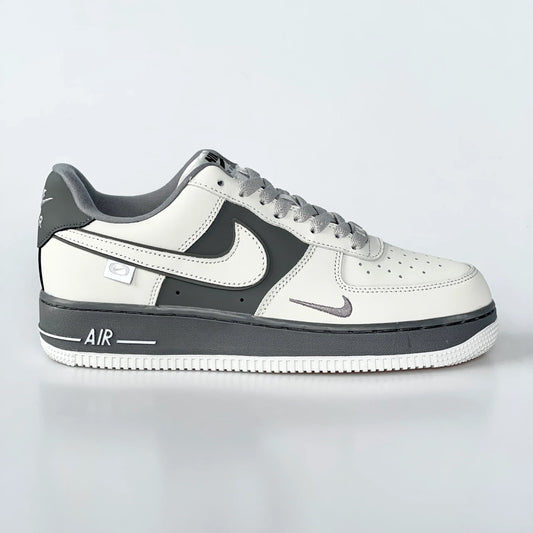 Nike Air Force 1 Gris Blanc Style Classique et Confort Premium
