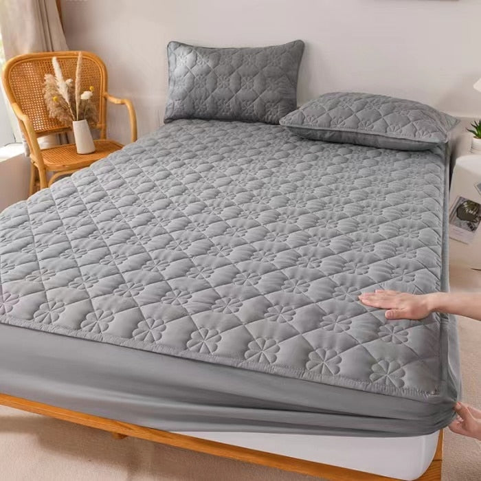 Waterproof Quilted Fitted Sheet Pet Anti-wetting Bed Sheet Queen Customized Raw Cotton Mattress Cover Not Included Pillowcase