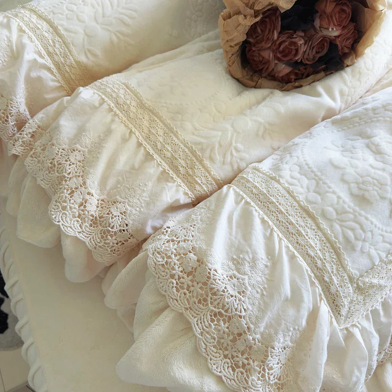 Vintage French Style Lace Ruffles Carved Velvet Wedding Bedding Set Duvet Cover Set Bed Sheet Fitted Sheet Bed Skirt Pillowcases