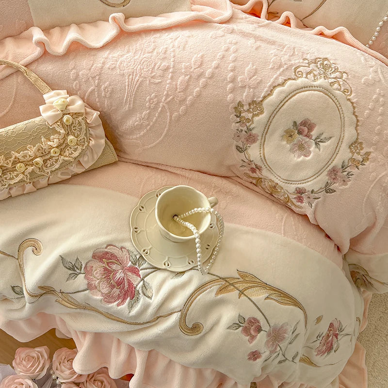 Romantic French Vintage Carved Velvet Lace Ruffles Flowers Embroidery Bedding Set Velvet Fleece Duvet Cover Bed Sheet Pillowcase