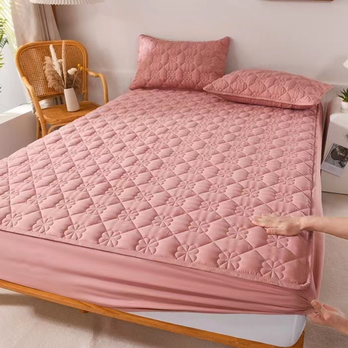 Waterproof Quilted Fitted Sheet Pet Anti-wetting Bed Sheet Queen Customized Raw Cotton Mattress Cover Not Included Pillowcase