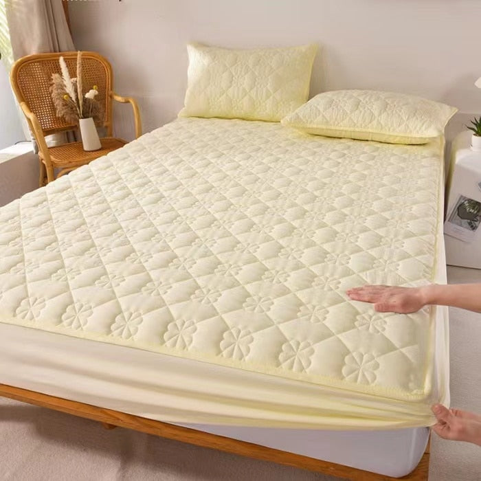 Waterproof Quilted Fitted Sheet Pet Anti-wetting Bed Sheet Queen Customized Raw Cotton Mattress Cover Not Included Pillowcase