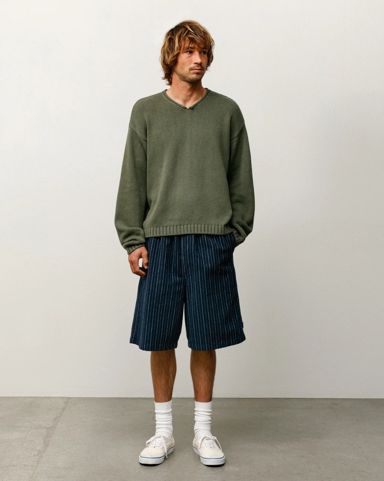 ROLL V NECK SWEATER