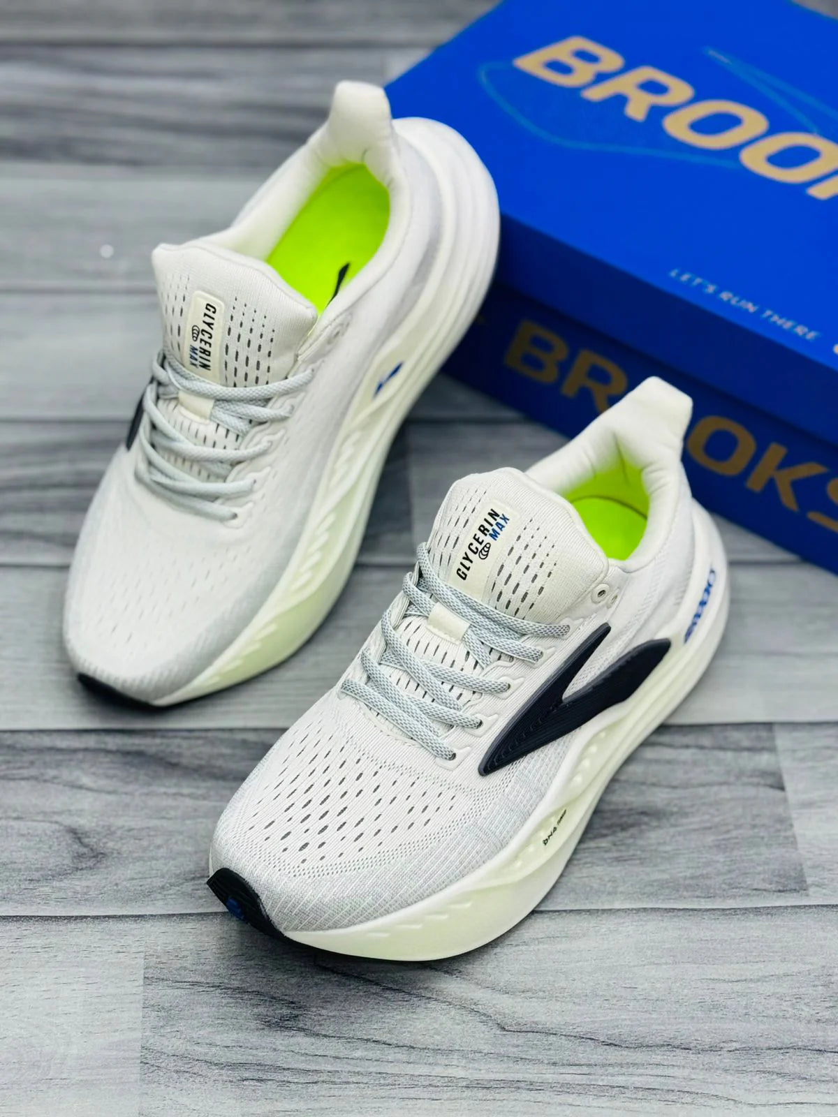 BROOKS GLYCERIN MAX WHITE AND BLACK